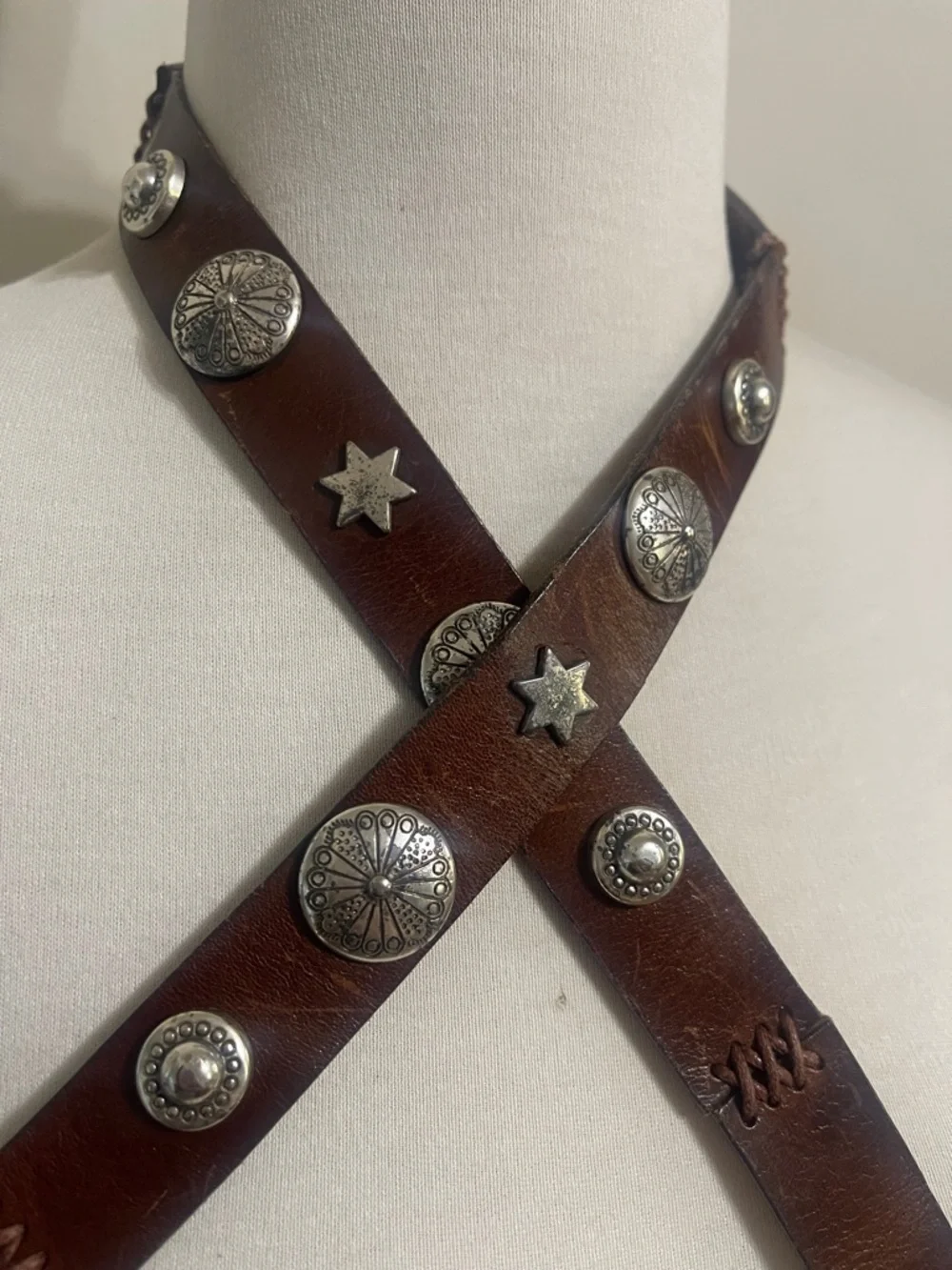 VTG Fossil Brown Leather Belt with Silver Concho and Star Studs - Picture 4 of 6